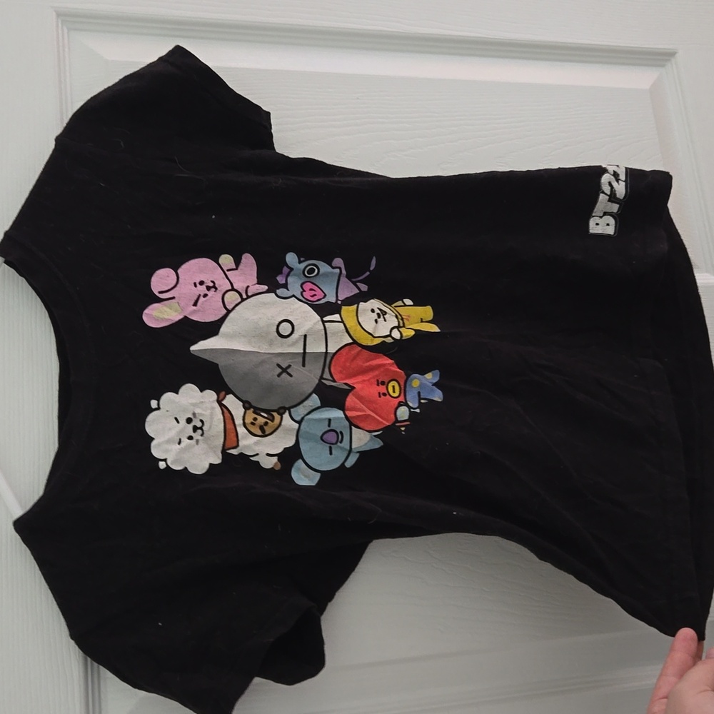 M BT21 BTS t-Shrit with BT21 graphic design